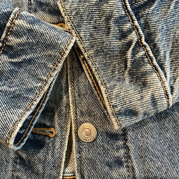 Levi's Womens 29944 0012 Stonewash Ex Boyfriend Denim Jean Trucker Jacket medium - Picture 7 of 9